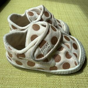 Nike Infant Natural Canvas Sneakers with Gold Polka Dots - Size 3